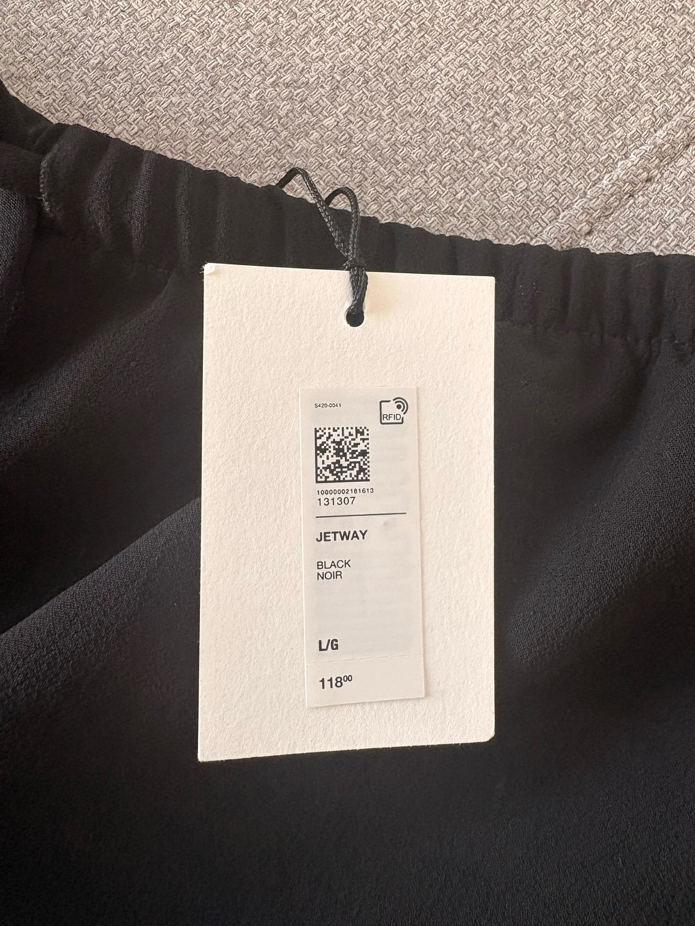 Aritzia Jetway Short Crepeette™ Women's Black Shorts - Picture 2 of 3